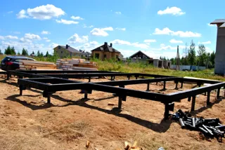 Haus nach Projekt „Sokol - 2“, Dorf Krivtsovo: Fundament und Grundrahmen