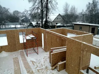 Haus nach individuellem Entwurf, Dorf Yakovlevskoe: Wandmontage