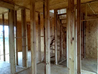 Haus nach Projekt „Stil 108“, Siedlung Yaroslavka: Innenwände