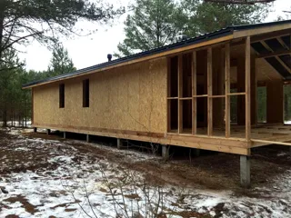 “Barnhouse 110” projesine göre ev, Vidogoshchi köyü: duvar montajı