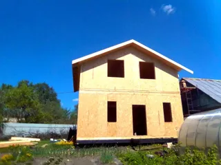 Haus nach individuellem Entwurf, Gartengemeinschaft SNT „Woschod“: fertiges Gebäude