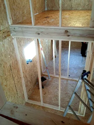 Haus nach Projekt „Argos“, Siedlung Karavaevo: Innenwände