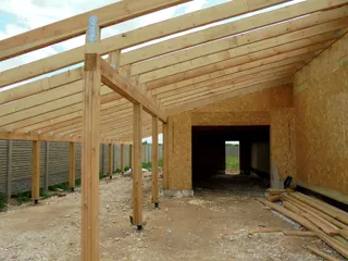 Haus nach individuellem Entwurf, Dorf Belkovo: Terrasse und Eingangsbereich