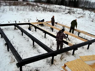 Haus nach Projekt „Sefir“, Dorf Kadnikovo: Fundament und Grundrahmen