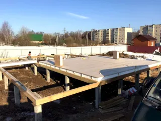 Haus nach Projekt „Mistika - K2.8“, Strunino: Fundament und Grundrahmen