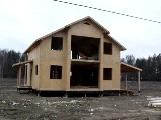Haus nach Projekt „Sokol“, Region Jaroslawl: Wandmontage