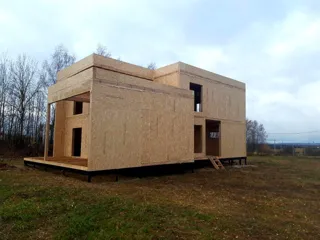Haus nach Projekt „Grafit“, Siedlung Lyubashino: Wandmontage