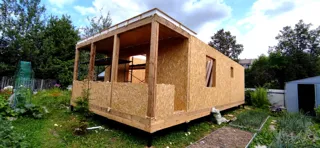 Custom-design house, Rodniki: wall assembly