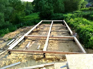 Haus nach Projekt „Barnhouse 33“, Dorf Seltso: Fundament und Grundrahmen