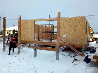 Haus 147,5 m², Projekt „Jessentuki 8x8“, Siedlung Pervyy: Wandmontage