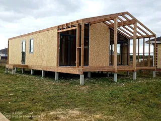 Haus nach individuellem Entwurf, Dorf Stepannikovov: Fenster und Türen