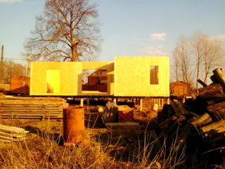 Haus nach Projekt „Mistika - E2.8“, Dorf Kurdumovo: Wandmontage