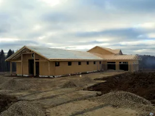 Haus nach Projekt „Barskoe pomeste“, Gebiet Kostroma: Wandmontage