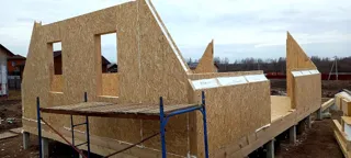 Custom-design house, Pavlikovo village: wall assembly