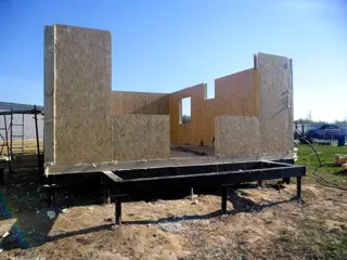 Haus nach Projekt „Ermak“, Dorf Vasilevo: Wandmontage