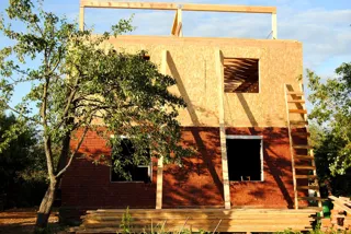 Haus nach individuellem Entwurf, Dorf Iskan: Wandmontage