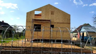 House based on the “Yessentuki 8x8” design, Berkino village: wall assembly