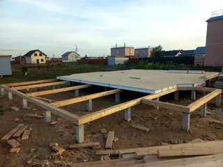 Haus 143 m² nach Projekt „Wuokatti“, Gebiet Kostroma: Fundament und Grundrahmen