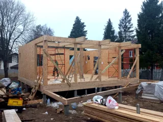 Haus 142 m², individuelles Projekt, Siedlung „Fontainebleau“: Wandmontage