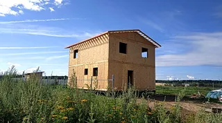 Haus nach individuellem Entwurf, Dorf Kovarditsy: fertiges Gebäude