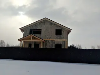 Haus nach individuellem Entwurf, Dorf Greshnevo: fertiges Gebäude