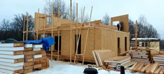 Custom-design house, Yadrominskoe village: wall assembly