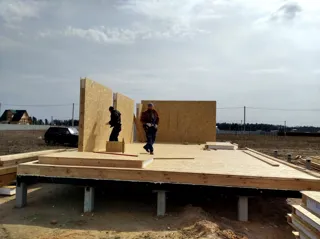 Haus nach Projekt „Mistika - K2.5“, Dorf Zdekhovo: Wandmontage