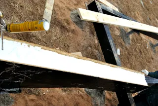 Haus nach Projekt „Slawjanka mini + Garage“, Siedlung Tunoshna: Fundament und Grundrahmen