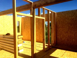 58 m² ev, “Slavyanskiy Skit” projesi, Alabukhino köyü: duvar montajı