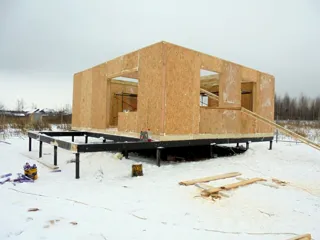Haus nach Projekt „Radoniza“, Dorf Kadnikovo: Wandmontage