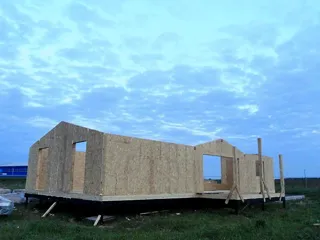 Haus nach Projekt „Gala“, Gebiet Iwanowo: Wandmontage