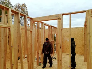 Haus nach Projekt „Grafit“, Siedlung Lyubashino: Wandmontage