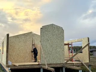 Haus nach individuellem Entwurf, Dorf Stepannikovov: Wandmontage