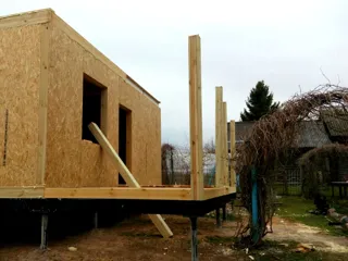 House based on the “Zefir” design, Fedchikha village: wall assembly