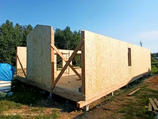 Haus nach individuellem Entwurf, Dorf Aprakisino: Wandmontage