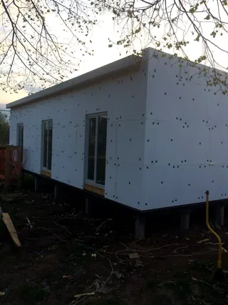 Haus nach Projekt „Mistika - E2.8“, Dorf Kurdumovo: Fassadenverkleidung