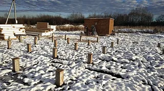 House based on the “Style 108” design, Miklyaikha settlement: foundation and sill strapping