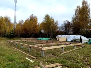 Haus nach individuellem Projekt, Dorf Protive: Fundament und Grundrahmen