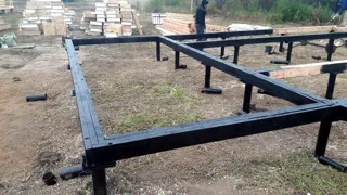 House built to a custom design, Sukhodol settlement: foundation and sill strapping