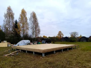 Haus nach individuellem Projekt, Dorf Protive: Fundament und Grundrahmen