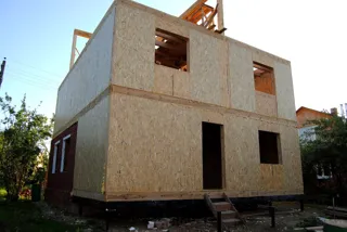 Haus nach individuellem Entwurf, Dorf Iskan: Wandmontage