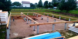 Haus 105 m² nach individuellem Projekt, Dorf Toporok: Fundament und Grundrahmen