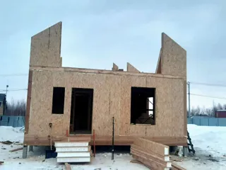 Haus nach Projekt „Vilnius“, Dorf Chernukha: Wandmontage