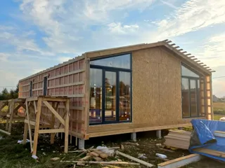 “Barnhouse 76.1” projeli ev, Strelnikovo köyü: pencereler ve kapılar