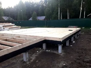 House based on the “Dilizhans” design, Moscow Region: SIP panel floor at level 0
