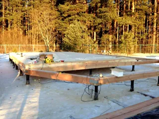 Haus nach individuellem Projekt, Strunino: Fundament und Grundrahmen