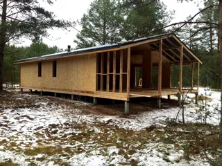 “Barnhouse 110” projesine göre ev, Vidogoshchi köyü: duvar montajı