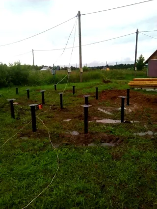 Haus nach Projekt „Ermak“, Siedlung Belavino: Fundament und Grundrahmen