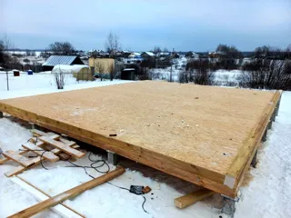 “Barnhouse 76.1” projesine göre ev, Kostroma bölgesi: 0 kotunda SIP panel zemin