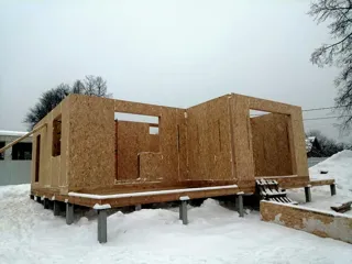 Haus nach individuellem Entwurf, Dorf Yakovlevskoe: Wandmontage